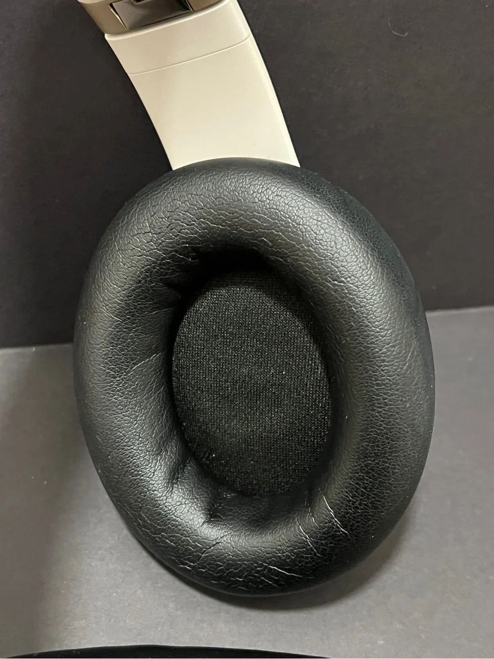 Beats Studio Pro Headphones black gold - Picture 8 of 13